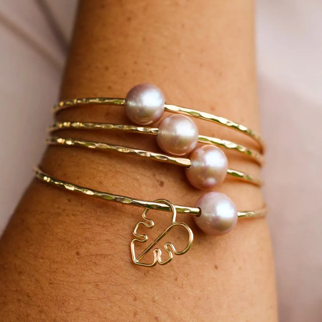 Edison Pearl Bangle with Monstera Charm