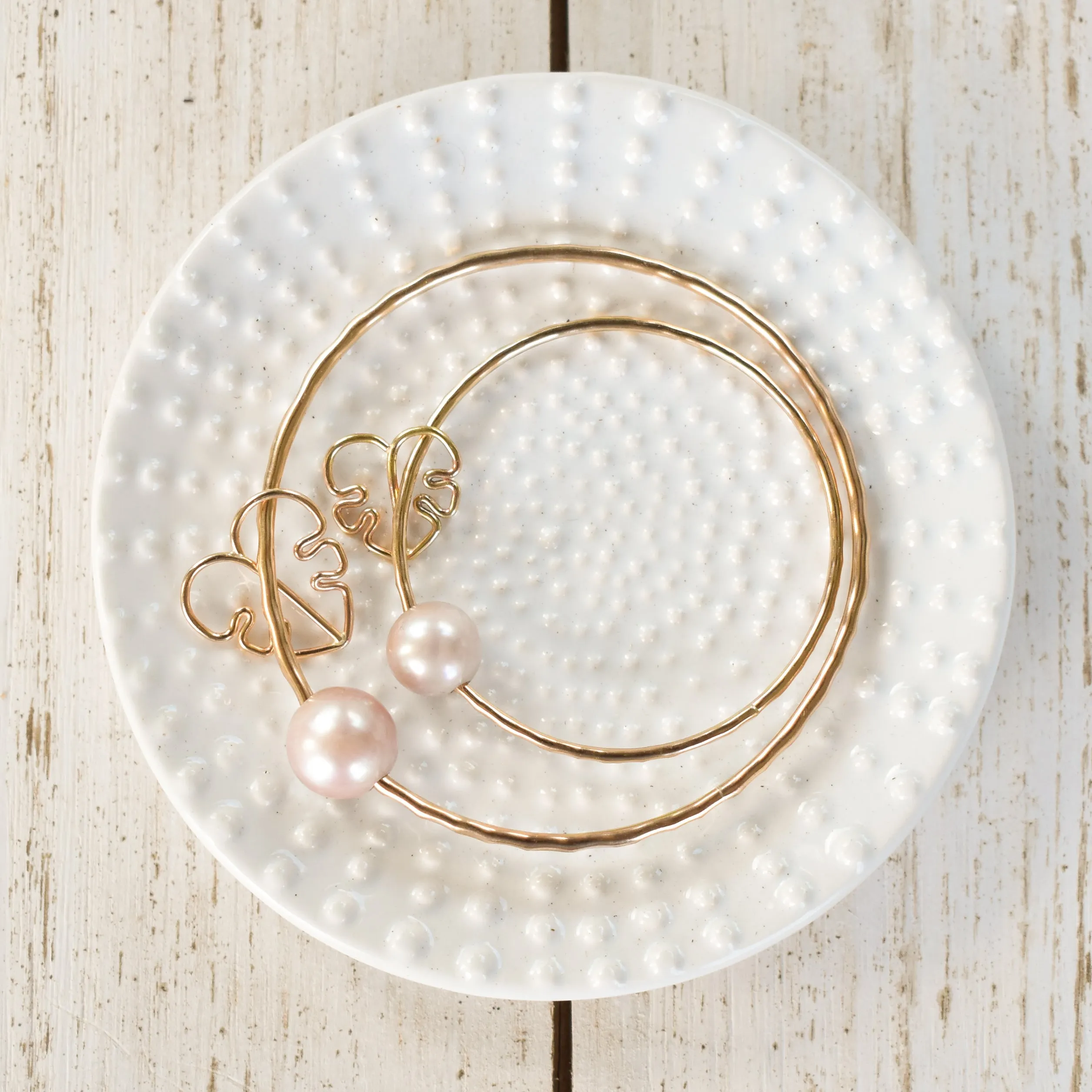 Edison Pearl Bangle with Monstera Charm