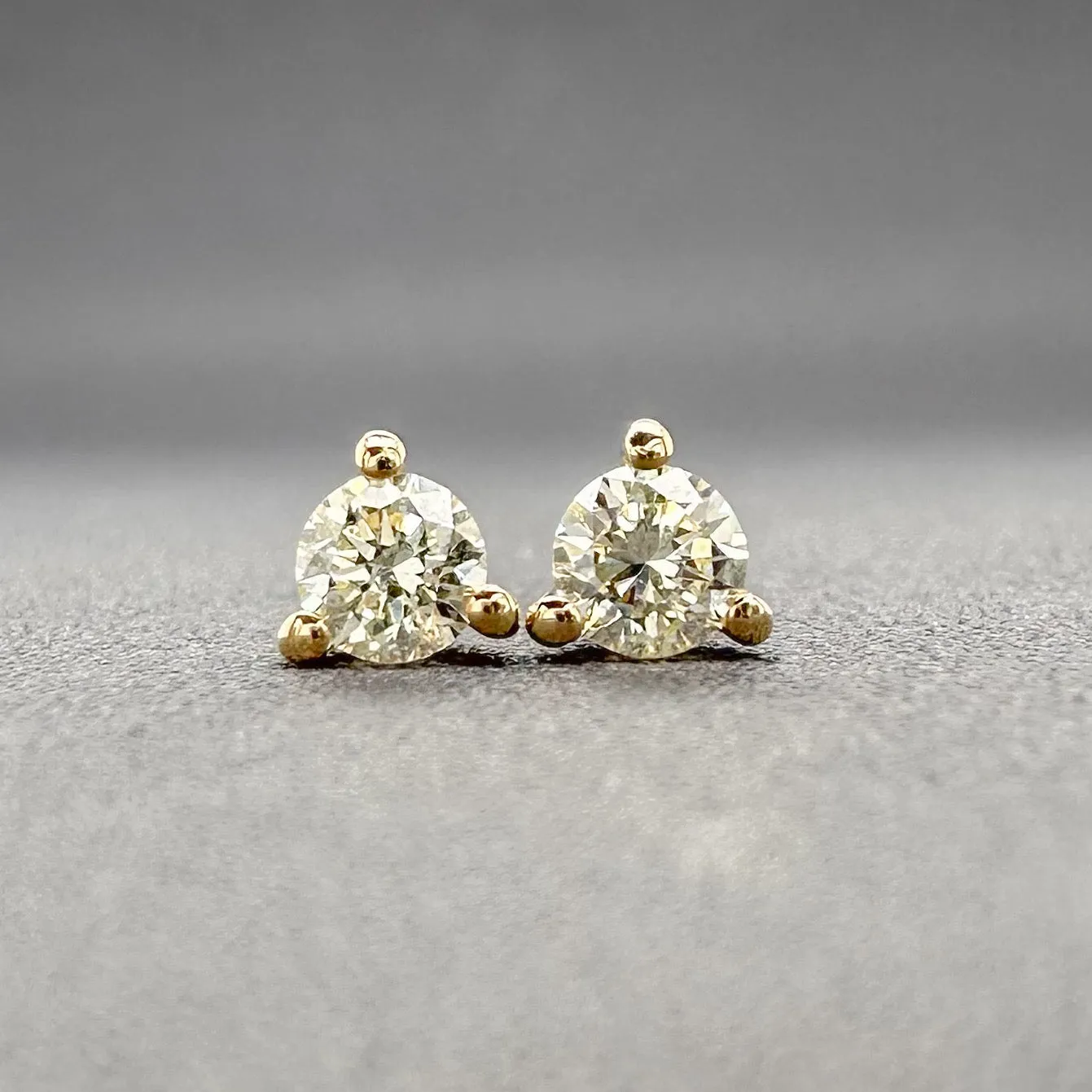 Estate 14K Y Gold 0.26ctw J/SI1 Diamond Stud Earrings