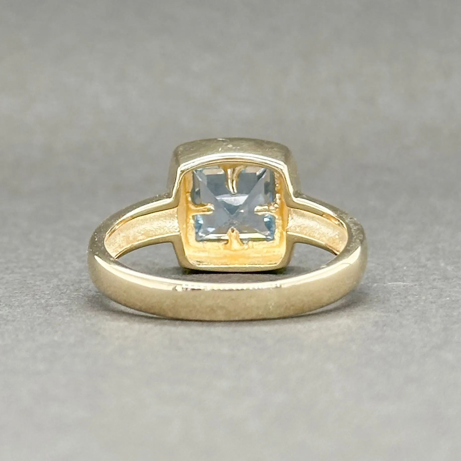 Estate 14K Y Gold 1.07ct Blue Topaz Ring