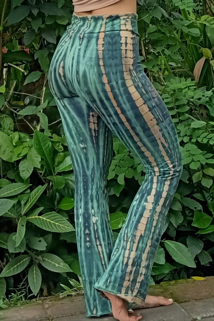 Flared Yoga Pants in Rainforest