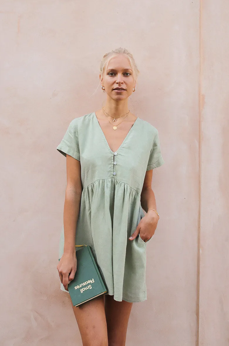 SUNCHASER Dress - light green linen