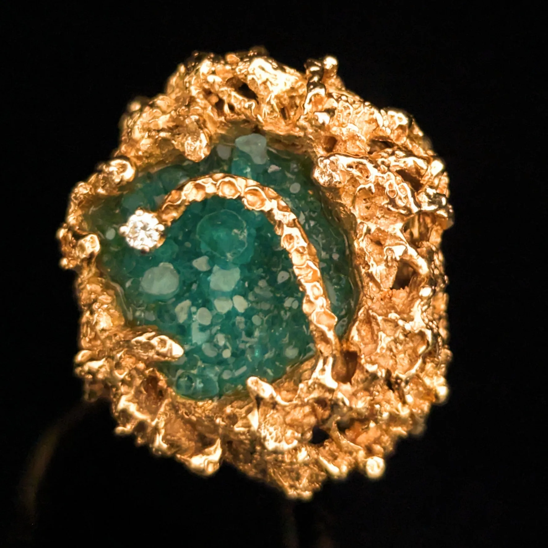 The Lecce - 1970s Diamond Crystalline Lab Created Emerald 14k Gold Brutalist Cocktail Ring